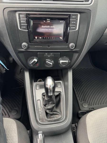 Volkswagen Jetta 1.4T S 6A 2017