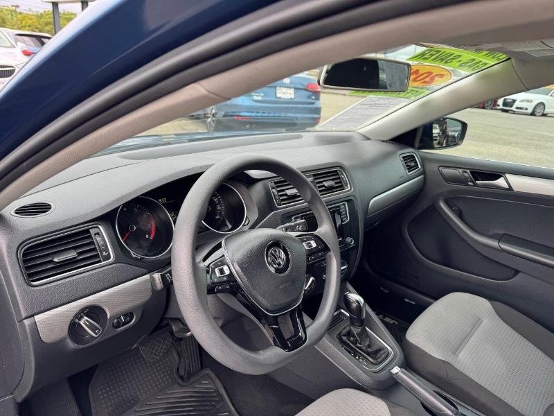 Volkswagen Jetta 1.4T S 6A 2017