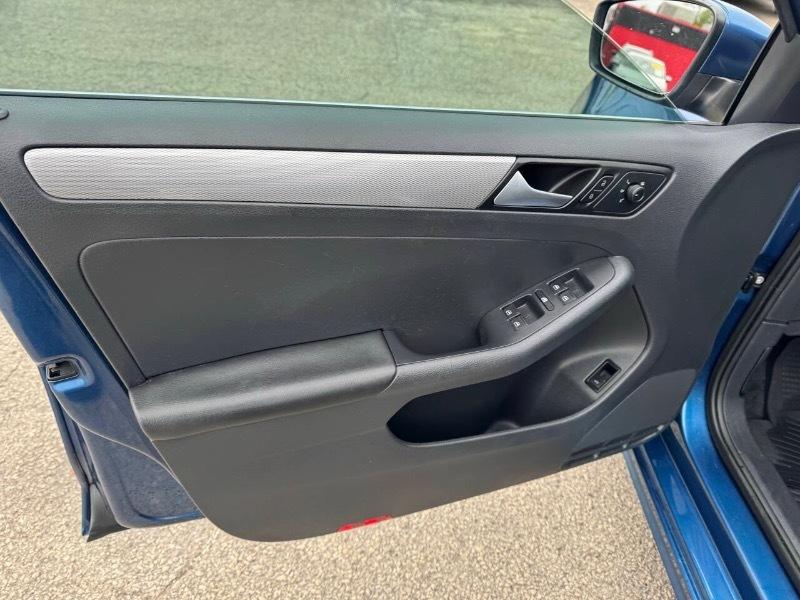 Volkswagen Jetta 1.4T S 6A 2017