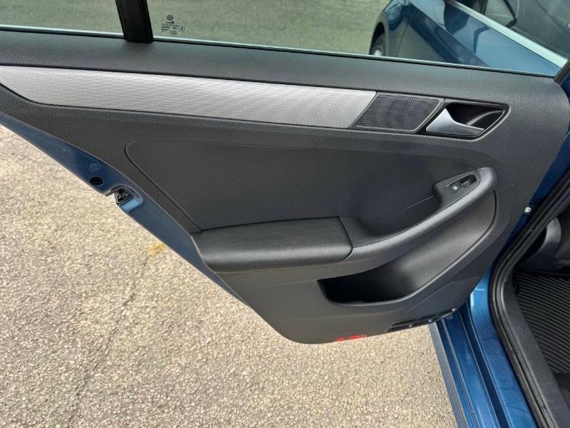 Volkswagen Jetta 1.4T S 6A 2017