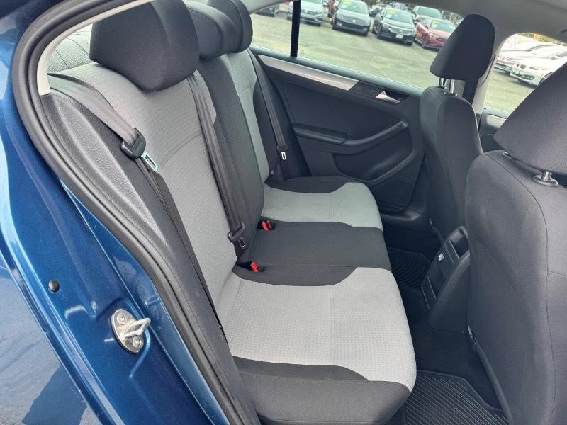 Volkswagen Jetta 1.4T S 6A 2017