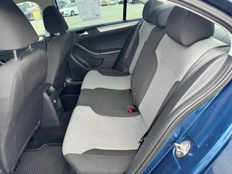 Volkswagen Jetta 1.4T S 6A 2017