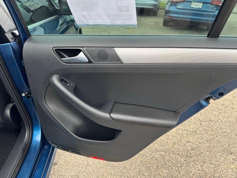 Volkswagen Jetta 1.4T S 6A 2017