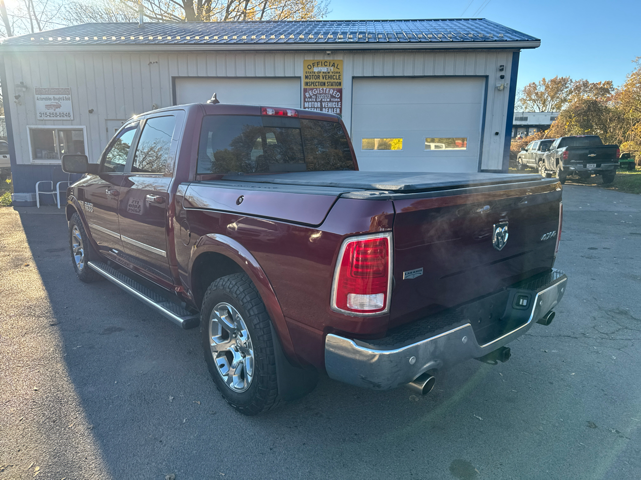 RAM 1500 Laramie Crew Cab SWB 4WD 2017 RAM 1500 Laramie Crew Cab SWB 4WD 2017