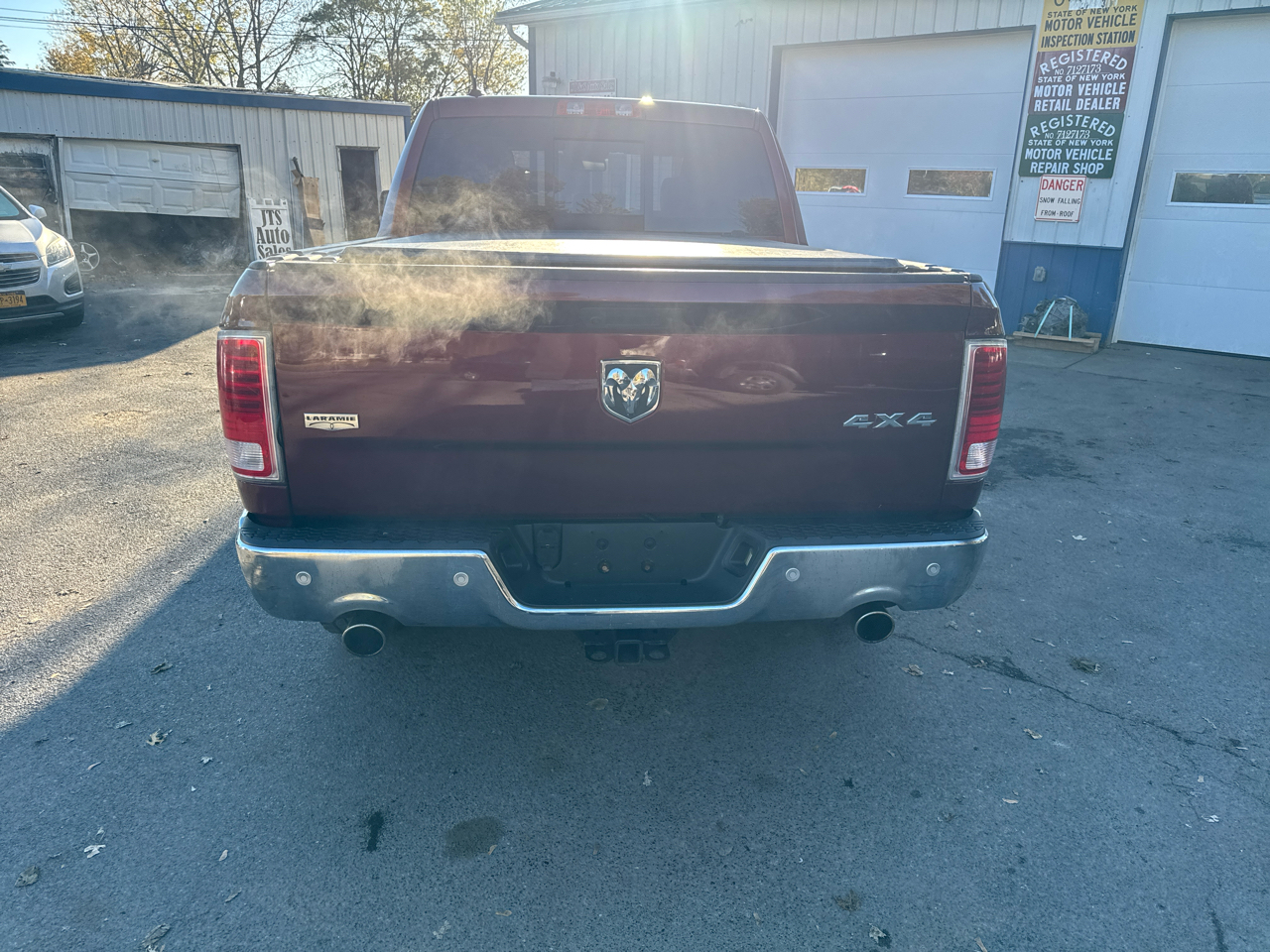 RAM 1500 Laramie Crew Cab SWB 4WD 2017 RAM 1500 Laramie Crew Cab SWB 4WD 2017