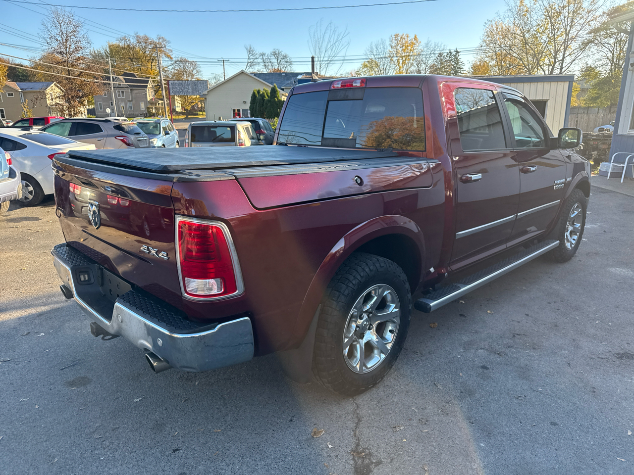 RAM 1500 Laramie Crew Cab SWB 4WD 2017 RAM 1500 Laramie Crew Cab SWB 4WD 2017