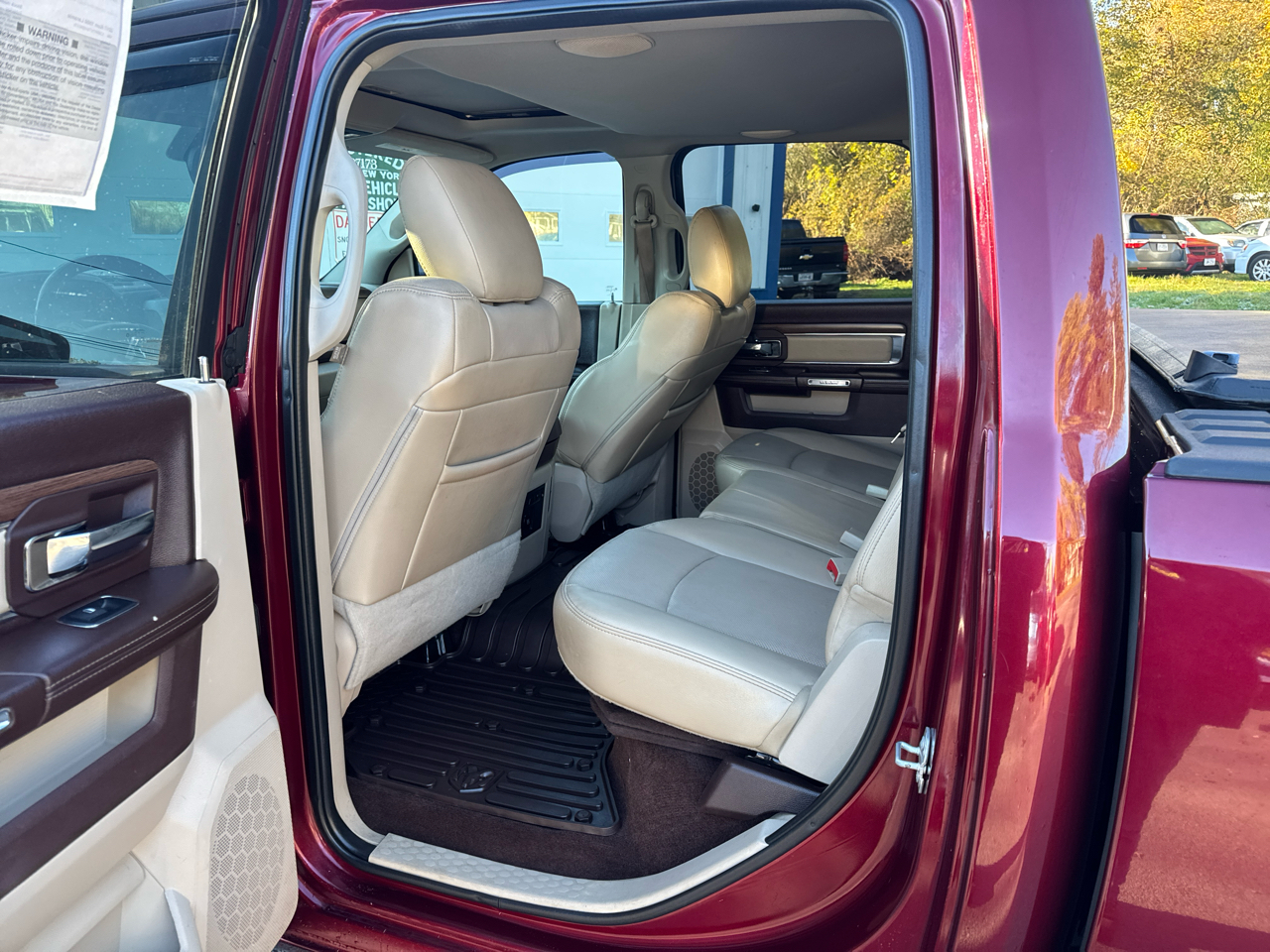 RAM 1500 Laramie Crew Cab SWB 4WD 2017 RAM 1500 Laramie Crew Cab SWB 4WD 2017