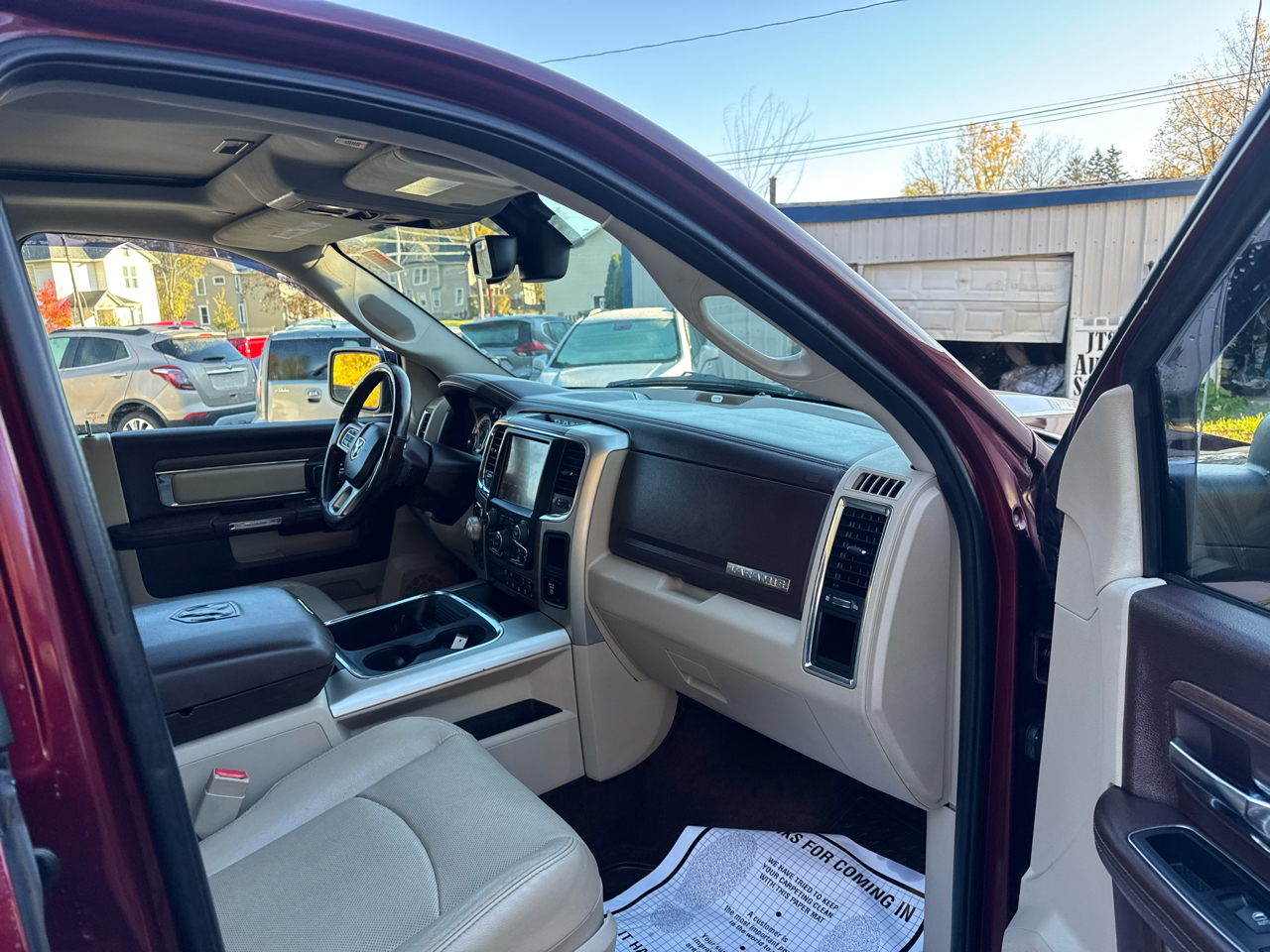 RAM 1500 Laramie Crew Cab SWB 4WD 2017 RAM 1500 Laramie Crew Cab SWB 4WD 2017