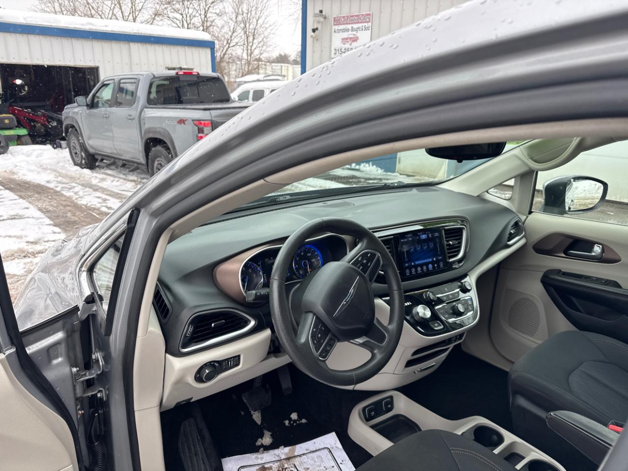 Chrysler Pacifica Touring 2017