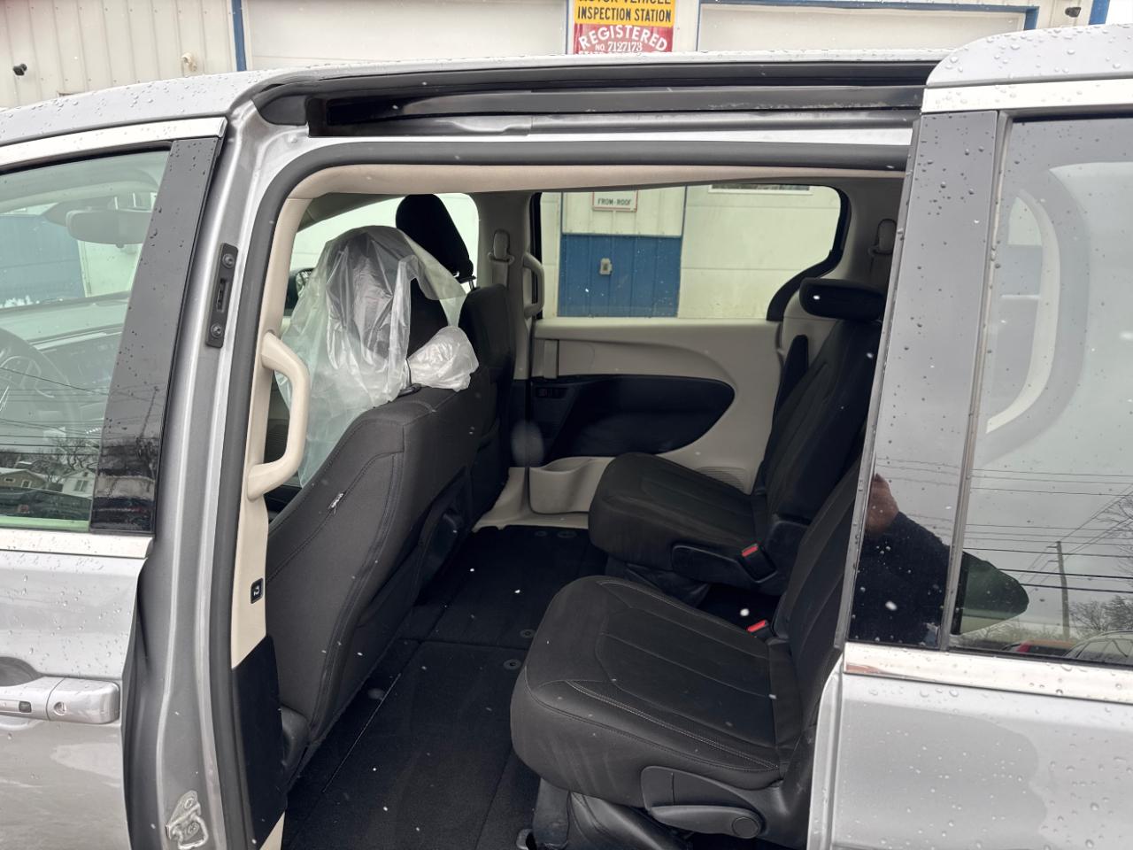 Chrysler Pacifica Touring 2017