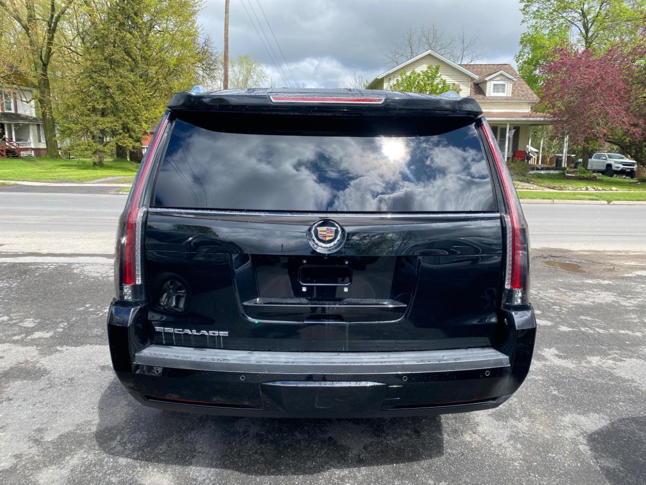 Cadillac Escalade Luxury 4WD 2015