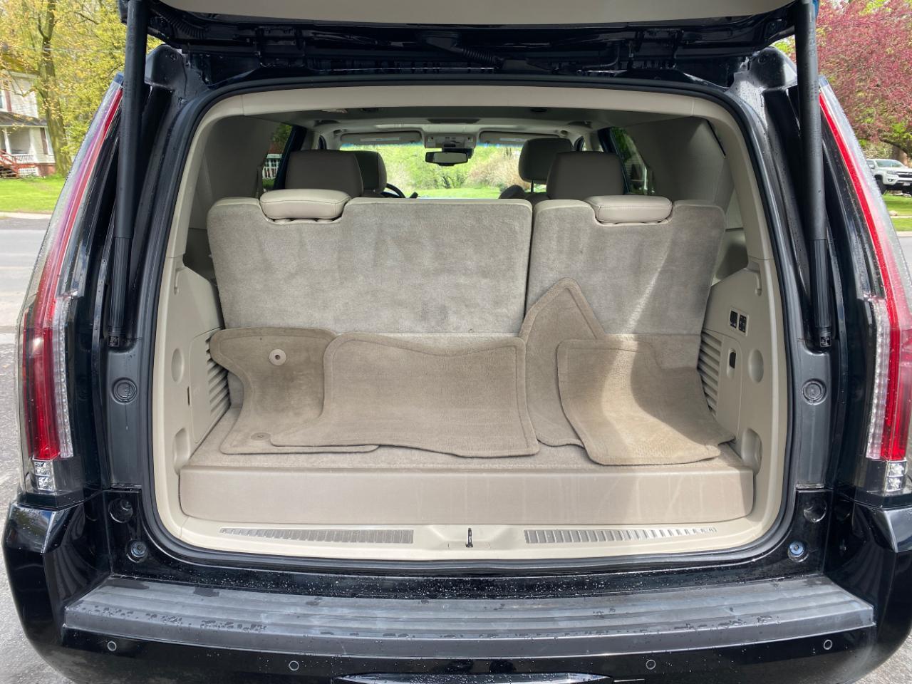 Cadillac Escalade Luxury 4WD 2015