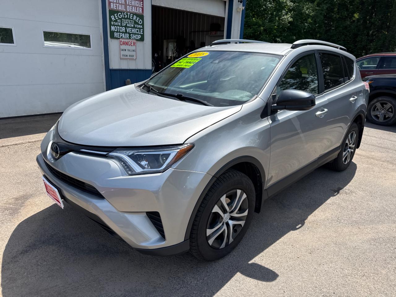 Toyota RAV4 LE AWD 2018