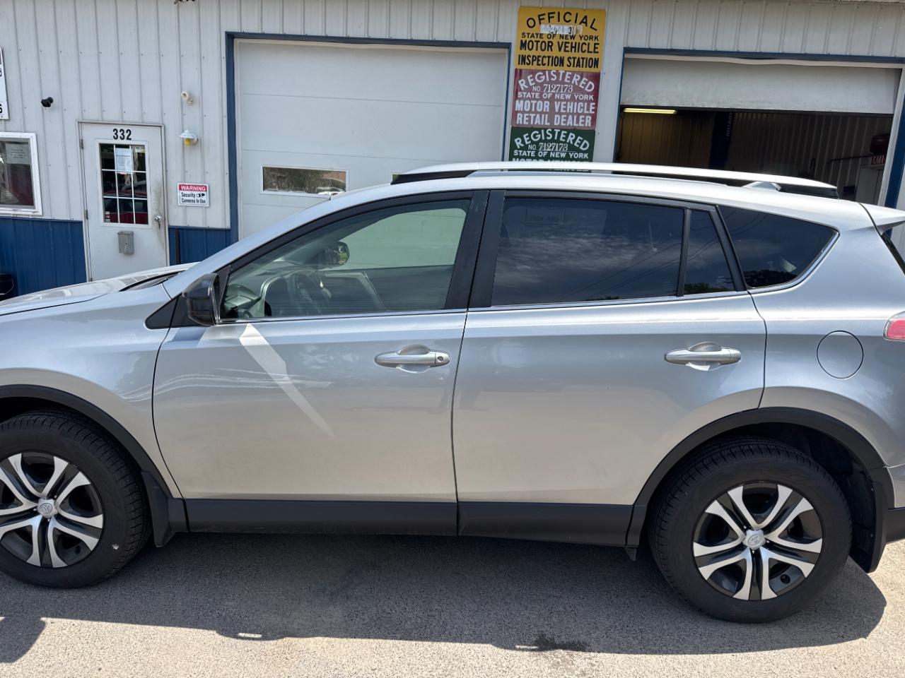 Toyota RAV4 LE AWD 2018