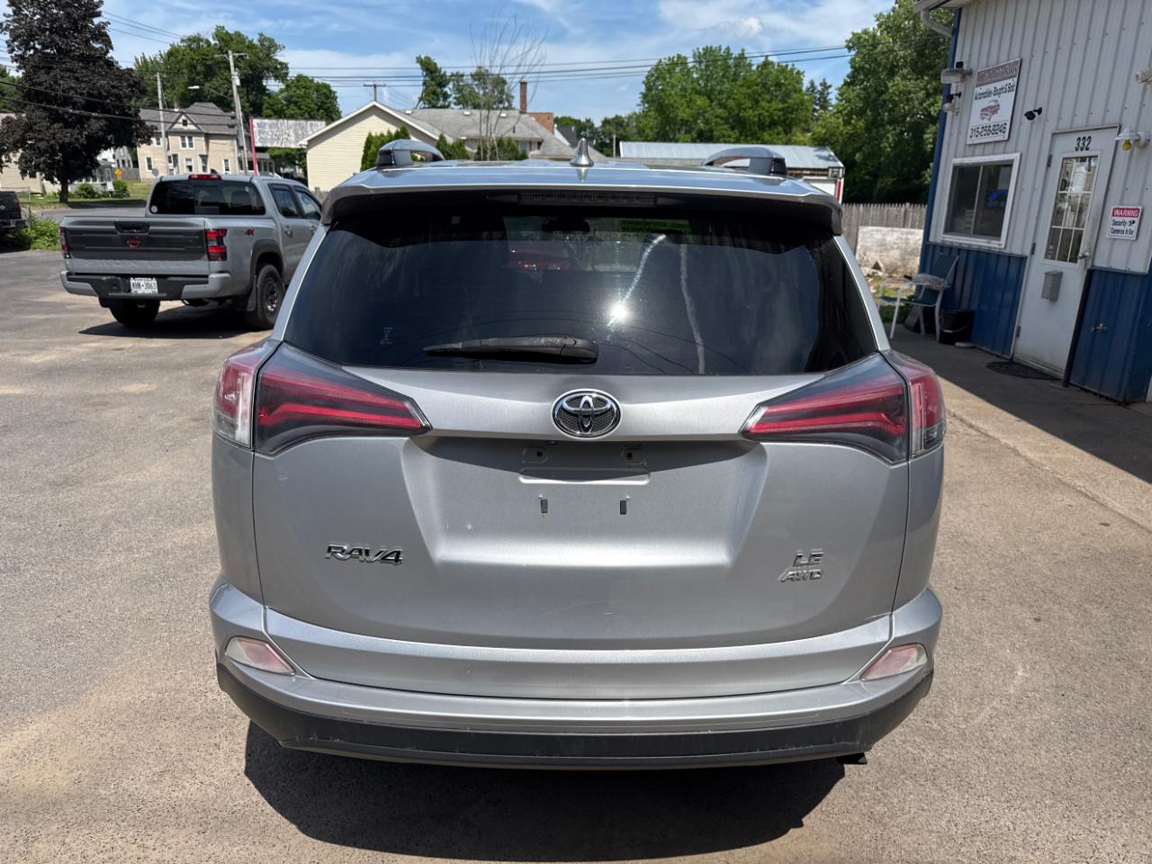Toyota RAV4 LE AWD 2018