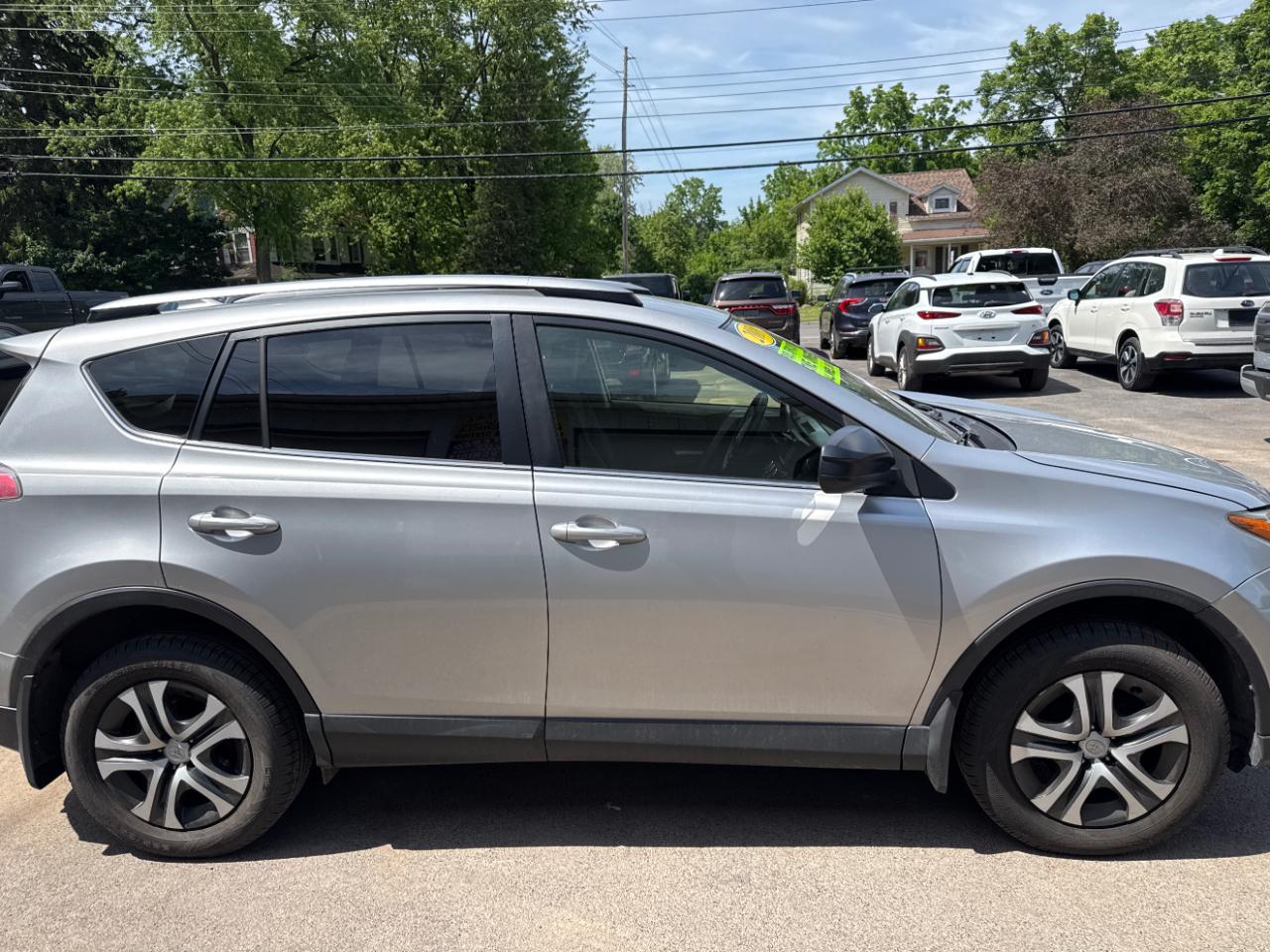 Toyota RAV4 LE AWD 2018