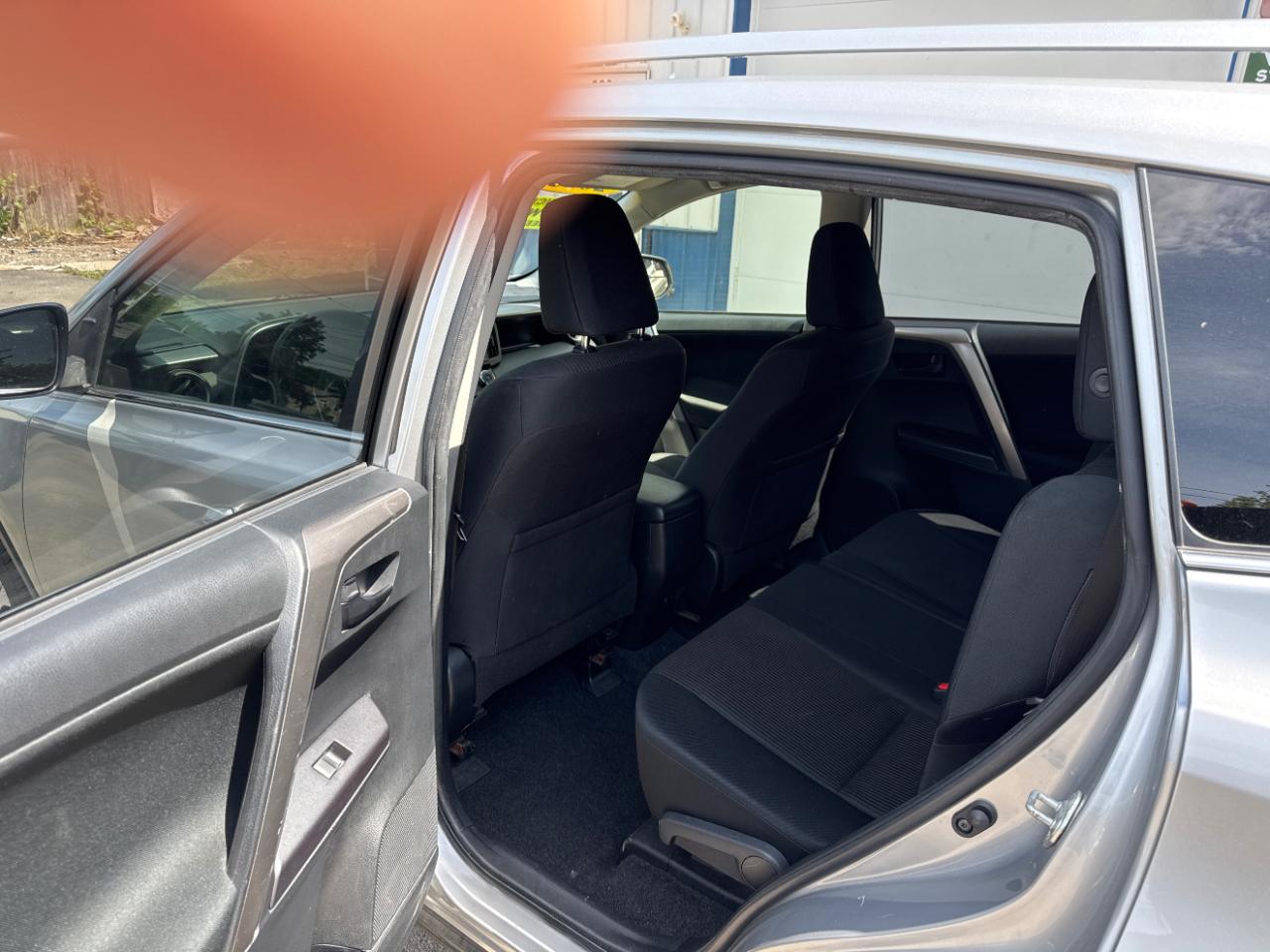 Toyota RAV4 LE AWD 2018
