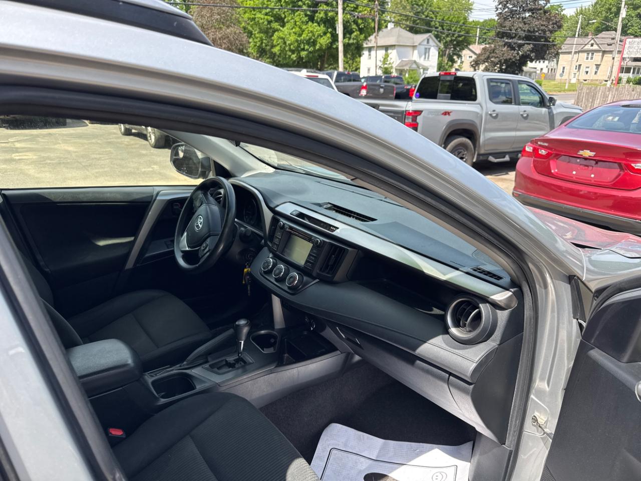 Toyota RAV4 LE AWD 2018
