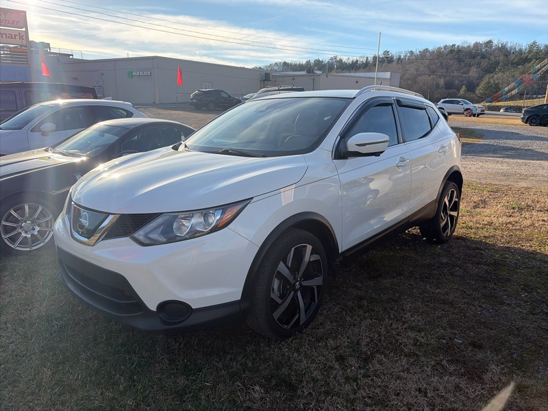 2020 Nissan Rogue Sport SL's photo