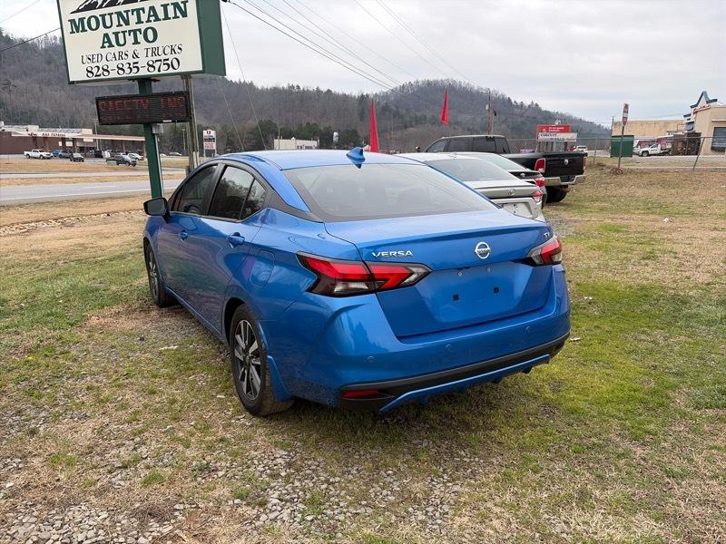 Nissan Versa SV 2022