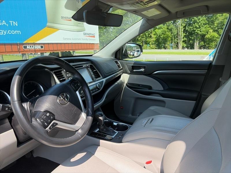 Toyota Highlander Limited FWD V6 2019