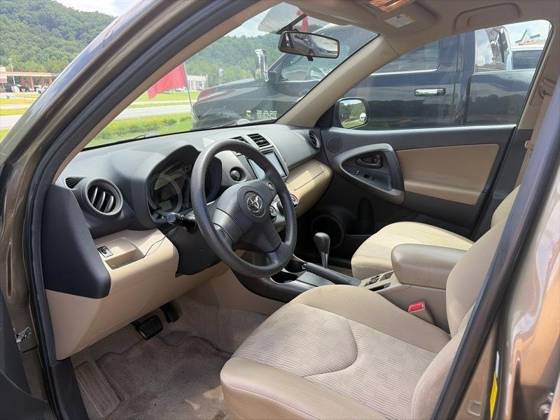 Toyota RAV4 Base I4 2WD 2010