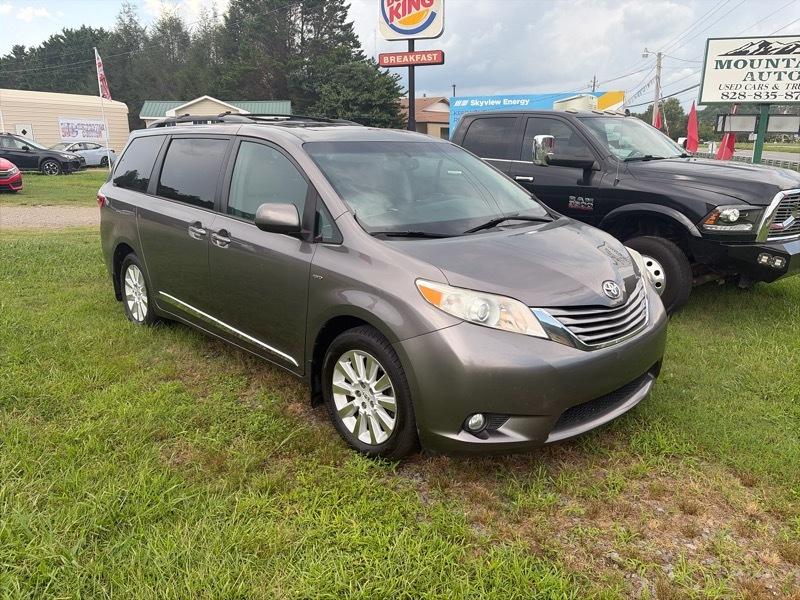 Toyota Sienna Limited AWD 7-Passenger V6 2016