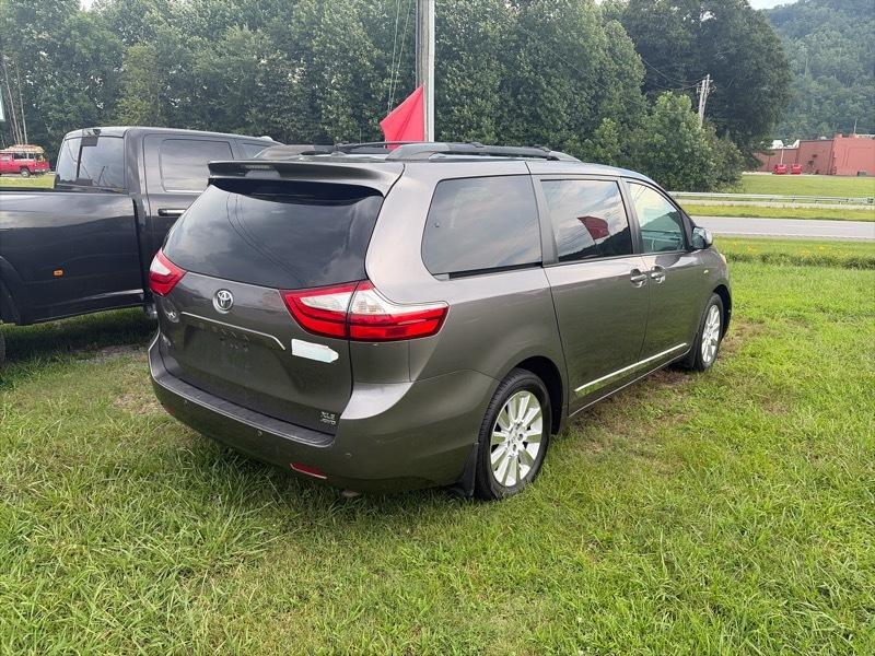 Toyota Sienna Limited AWD 7-Passenger V6 2016