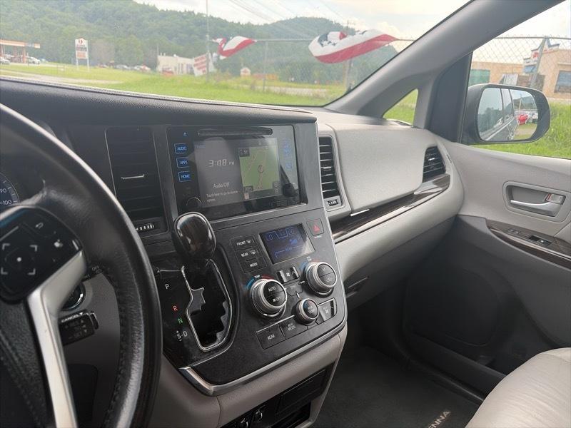 Toyota Sienna Limited AWD 7-Passenger V6 2016