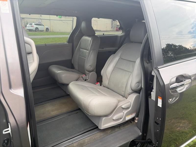 Toyota Sienna Limited AWD 7-Passenger V6 2016