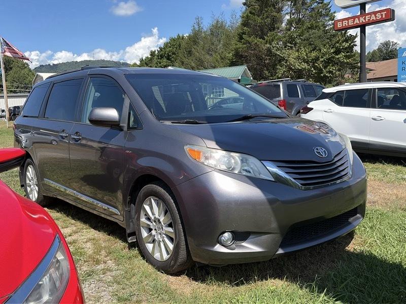 Toyota Sienna Limited AWD 7-Passenger V6 2016