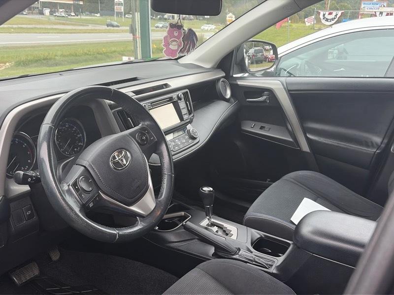 Toyota RAV4 XLE FWD 2016