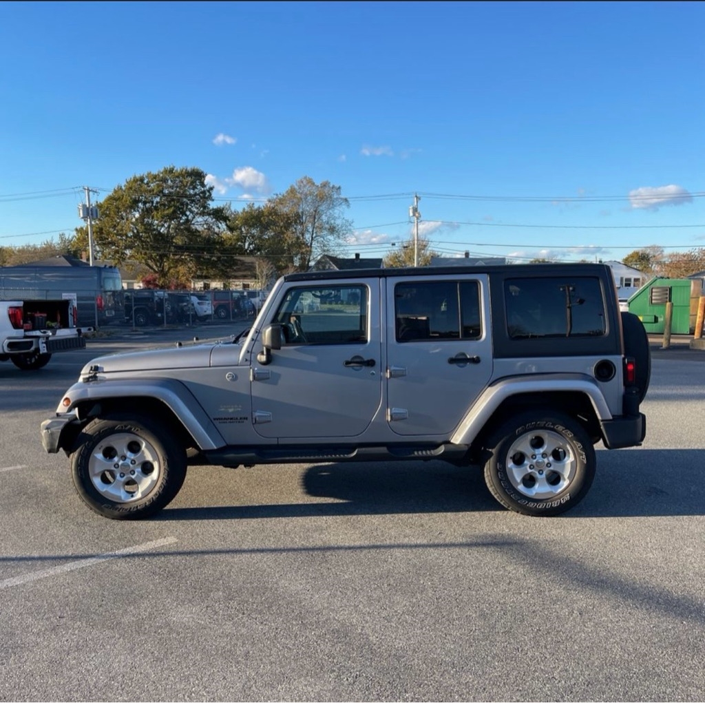 Jeep Wrangler Unlimited 4WD 4dr Sahara 2014