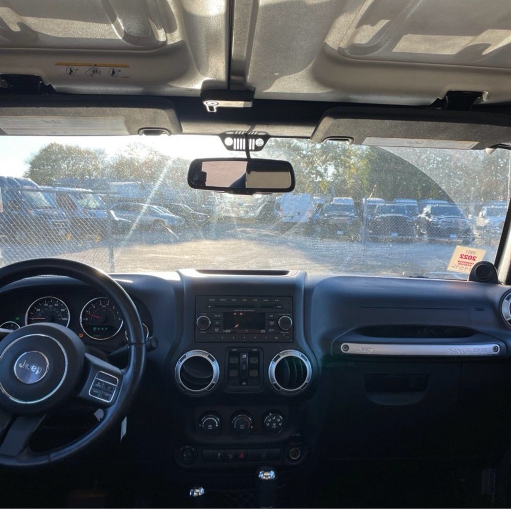 Jeep Wrangler Unlimited 4WD 4dr Sahara 2014
