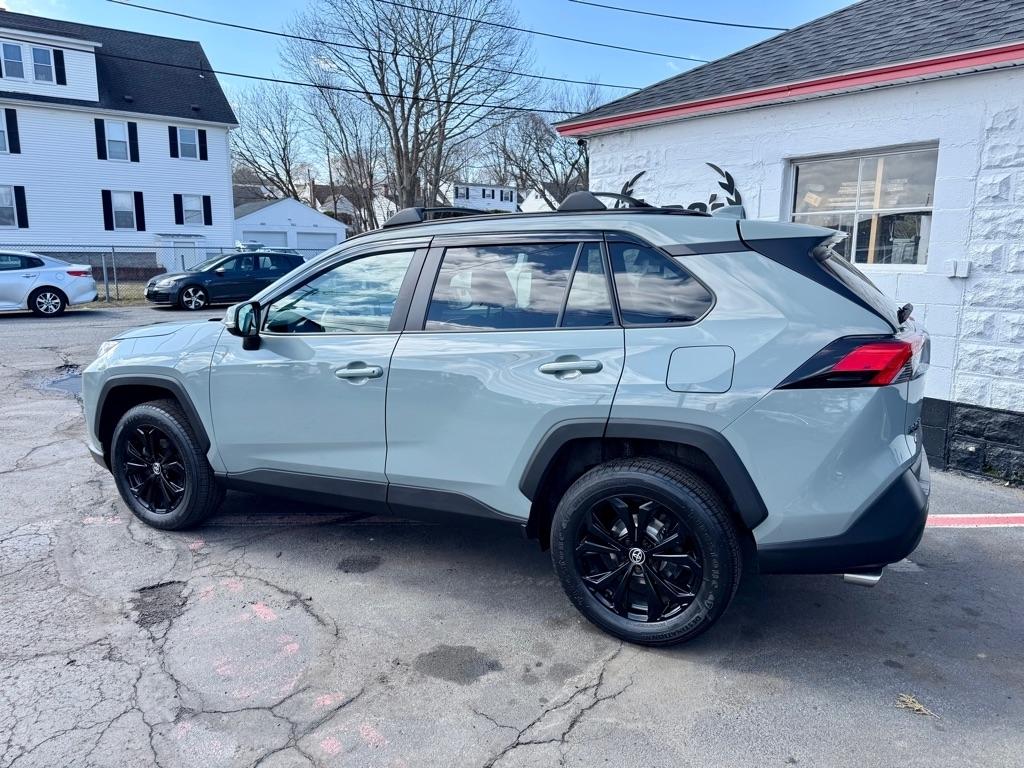 Toyota RAV4 XLE AWD (Natl) 2021
