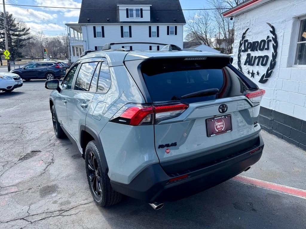 Toyota RAV4 XLE AWD (Natl) 2021