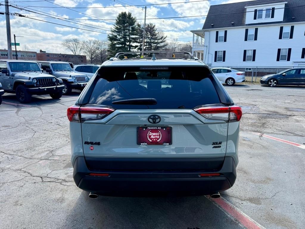 Toyota RAV4 XLE AWD (Natl) 2021