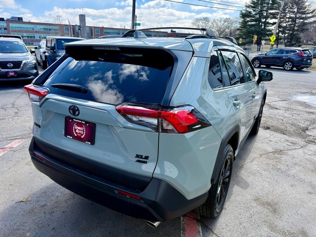 Toyota RAV4 XLE AWD (Natl) 2021