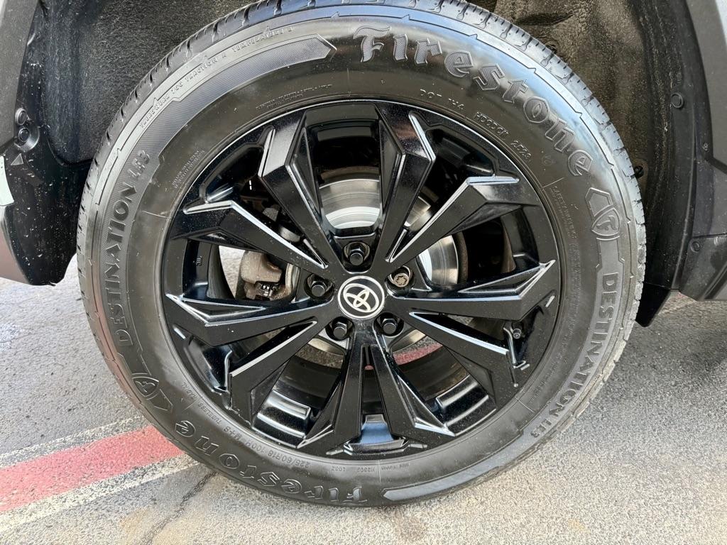 Toyota RAV4 XLE AWD (Natl) 2021