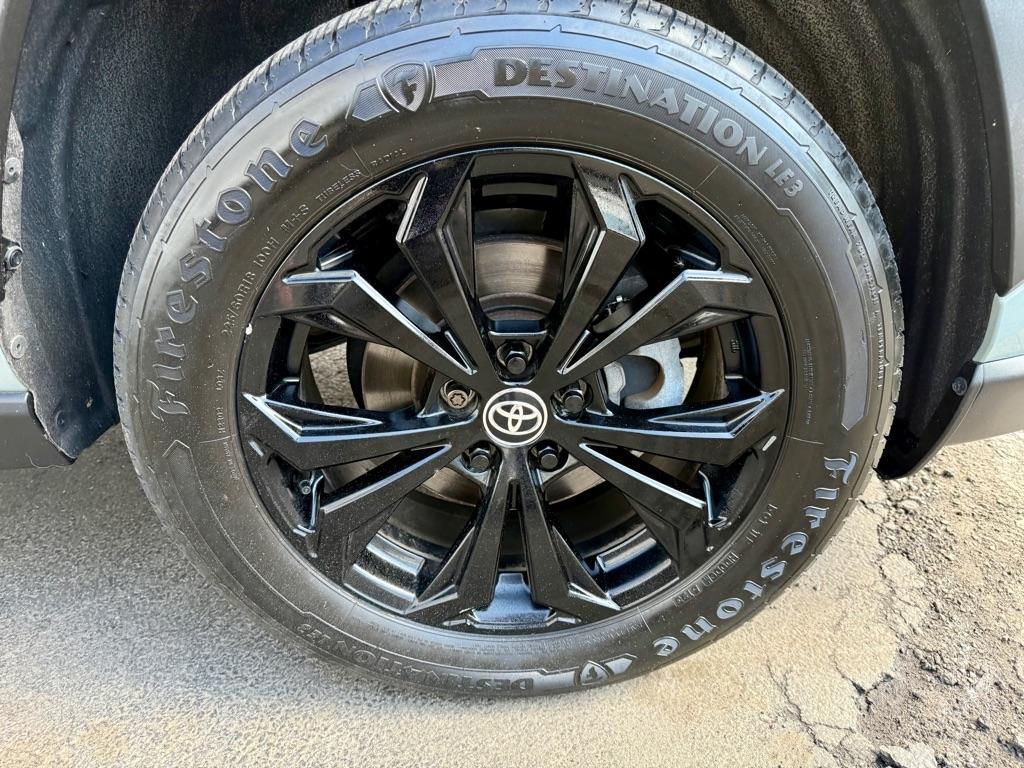 Toyota RAV4 XLE AWD (Natl) 2021