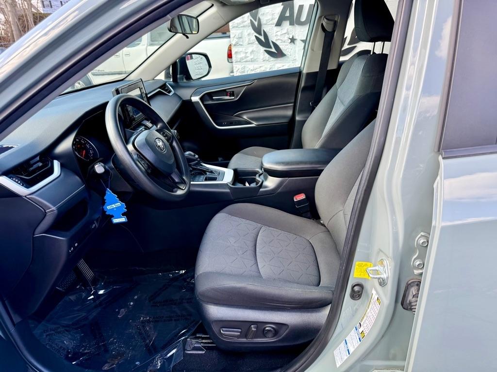 Toyota RAV4 XLE AWD (Natl) 2021