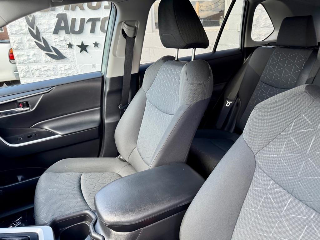 Toyota RAV4 XLE AWD (Natl) 2021