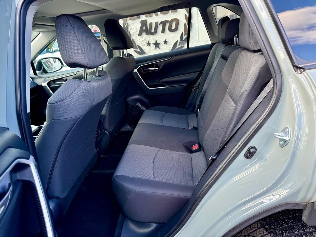 Toyota RAV4 XLE AWD (Natl) 2021