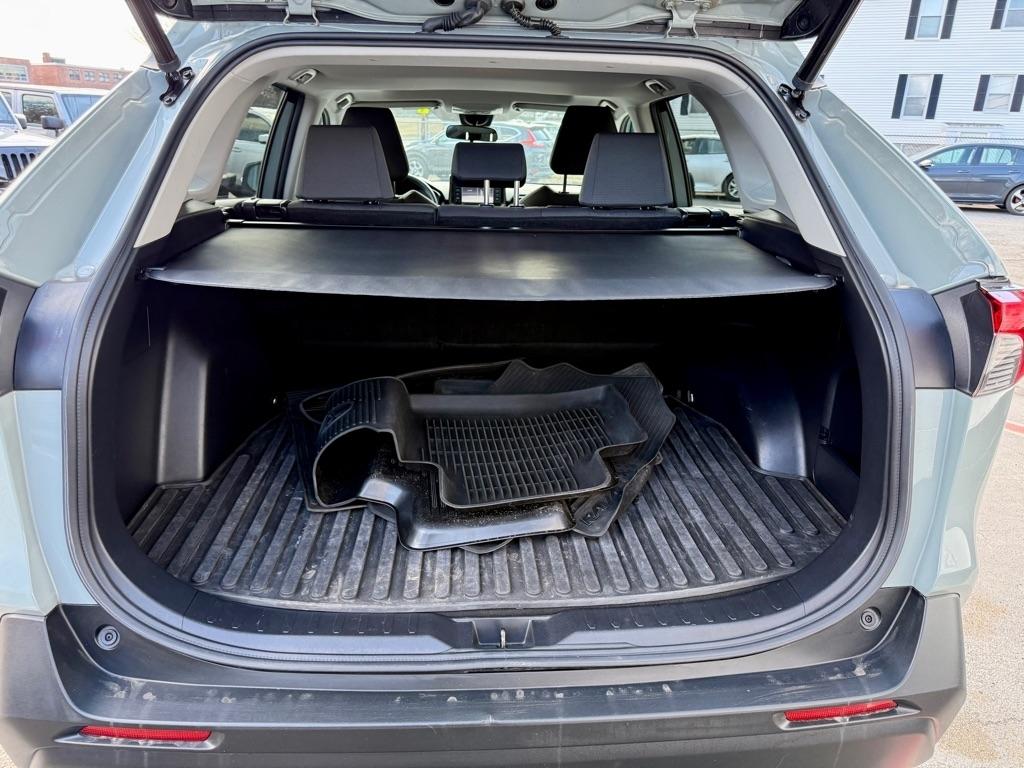 Toyota RAV4 XLE AWD (Natl) 2021