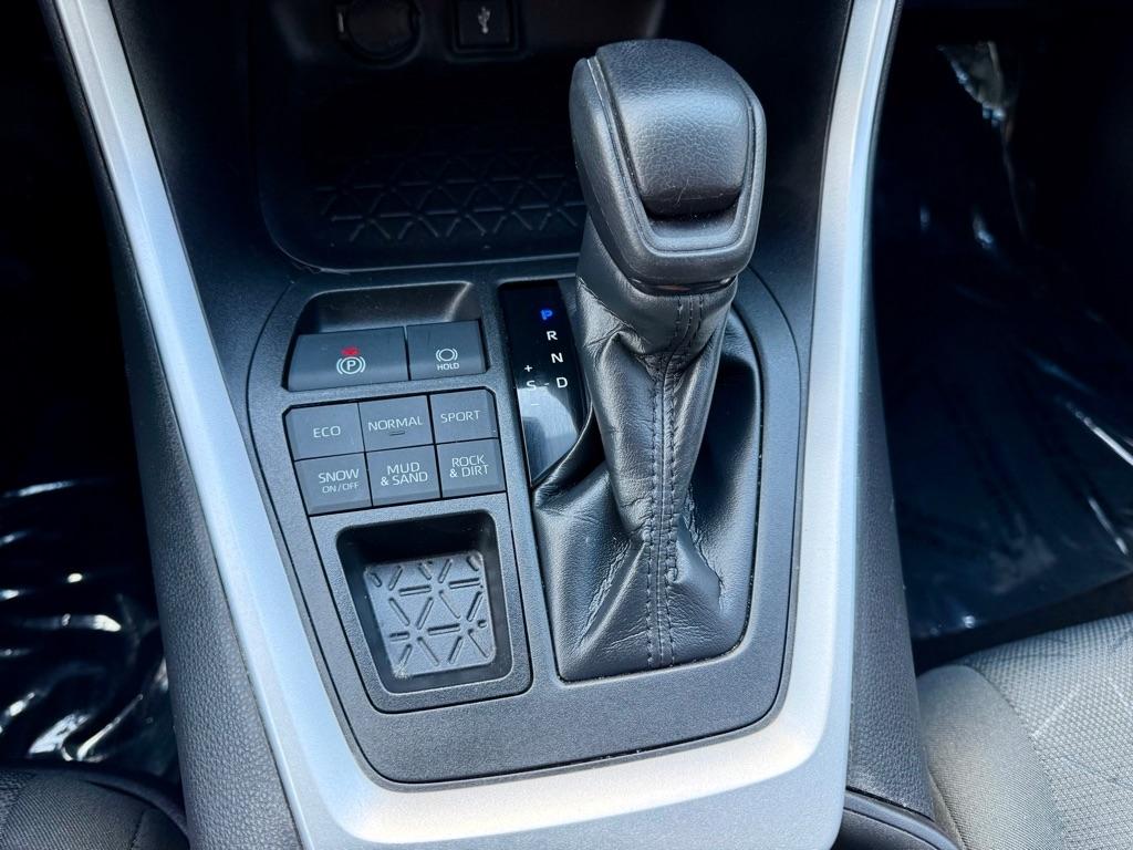 Toyota RAV4 XLE AWD (Natl) 2021