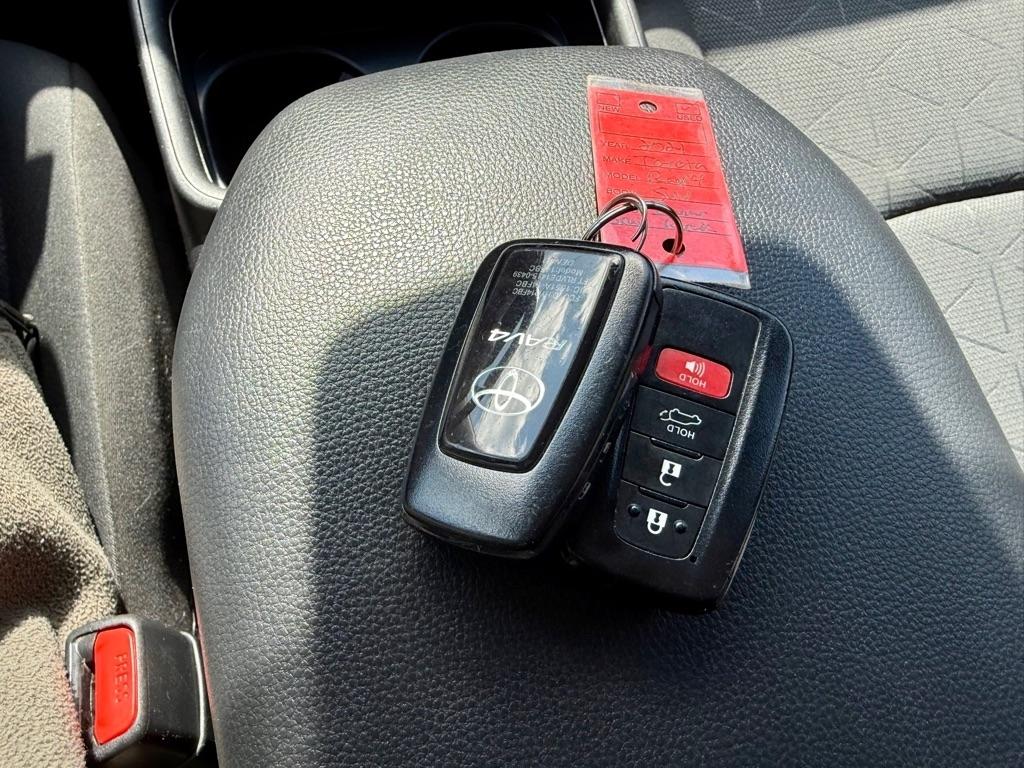 Toyota RAV4 XLE AWD (Natl) 2021