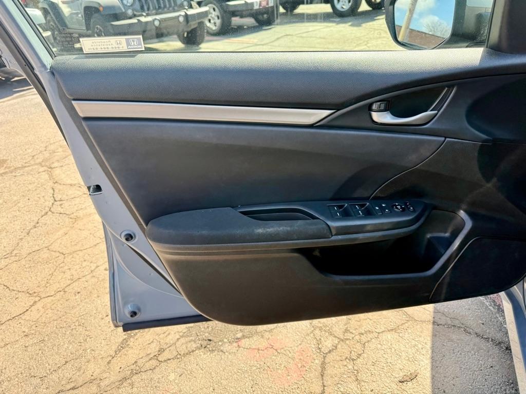 Honda Civic Hatchback LX CVT 2019