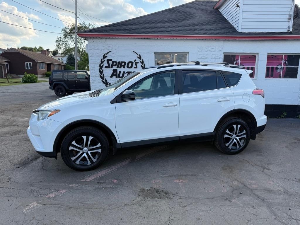 Toyota RAV4 LE AWD (Natl) 2017