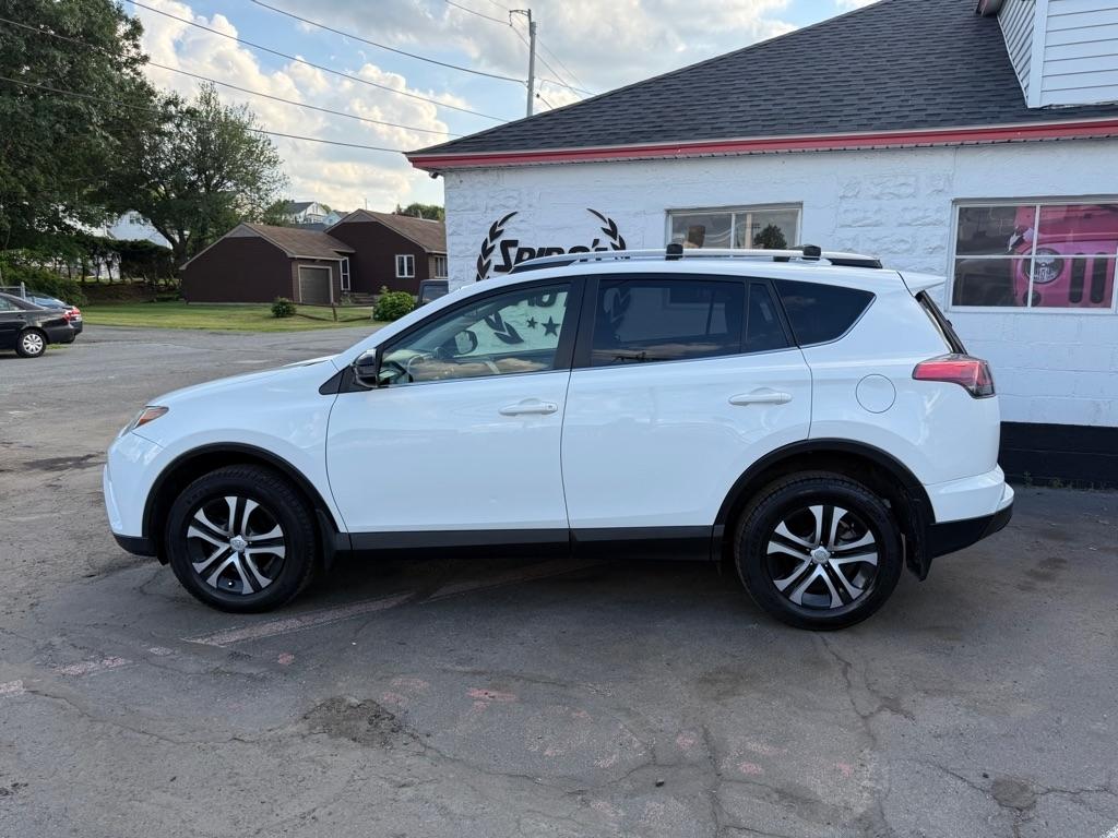 Toyota RAV4 LE AWD (Natl) 2017