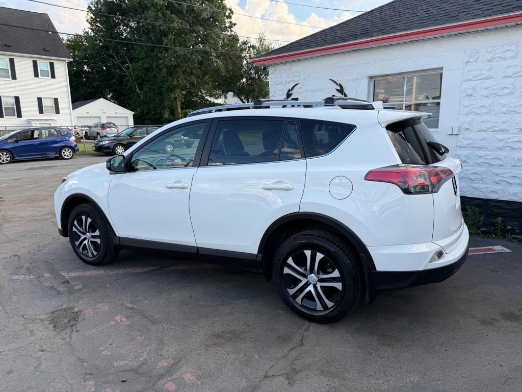 Toyota RAV4 LE AWD (Natl) 2017